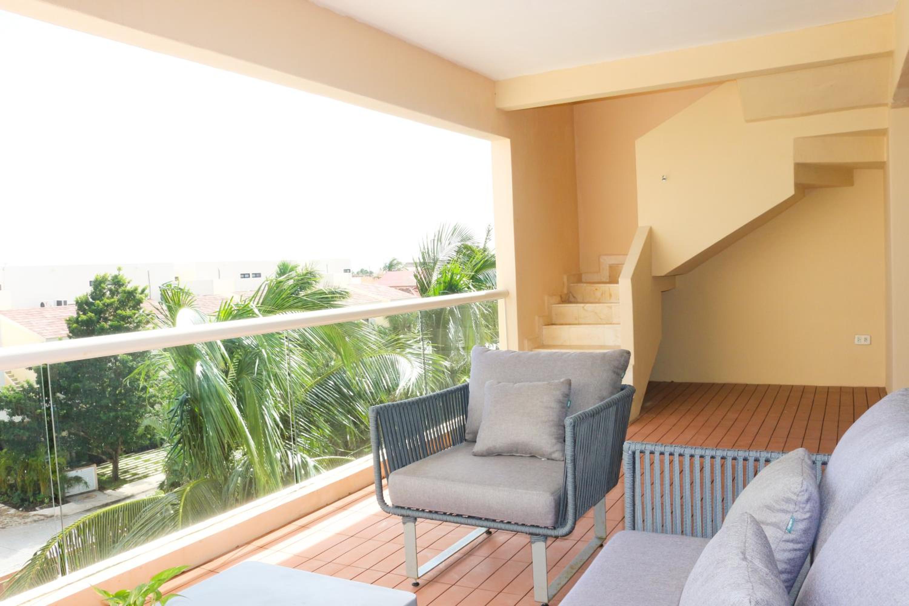 Spacious Apartment with Terrace, Pool and Beach Access