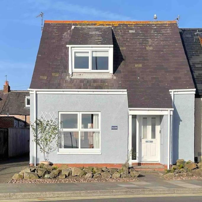 Sea view Fraser Cottage 2BDR - Great Location