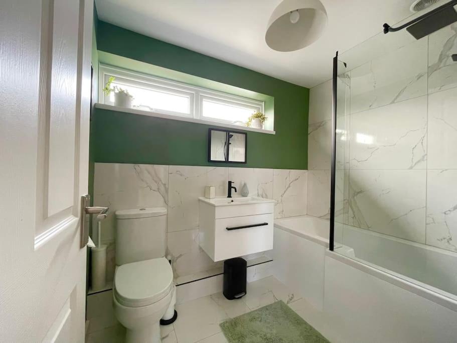 Sea view Fraser Cottage 2BDR - Great Location