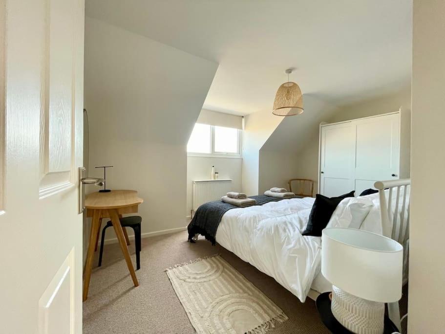 Sea view Fraser Cottage 2BDR - Great Location