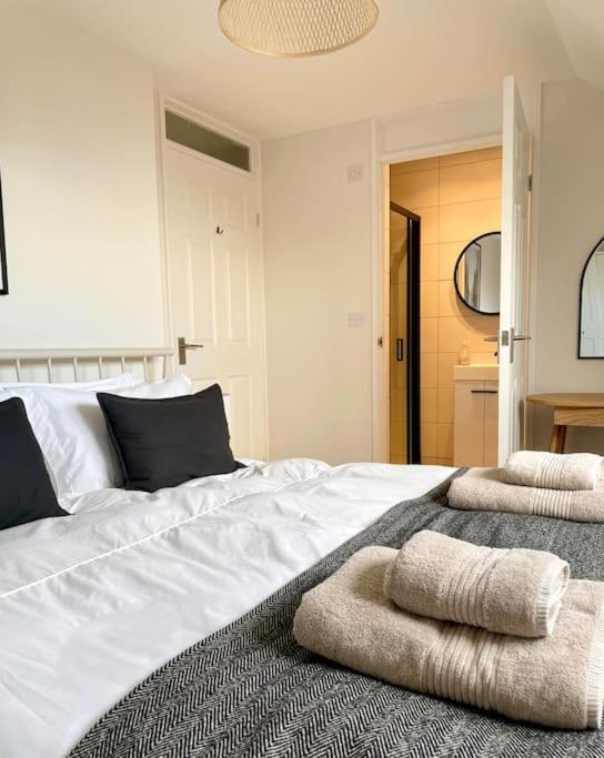 Sea view Fraser Cottage 2BDR - Great Location