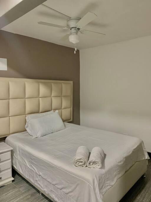 Platinum 5Bdrm spacious Apt, Poblado