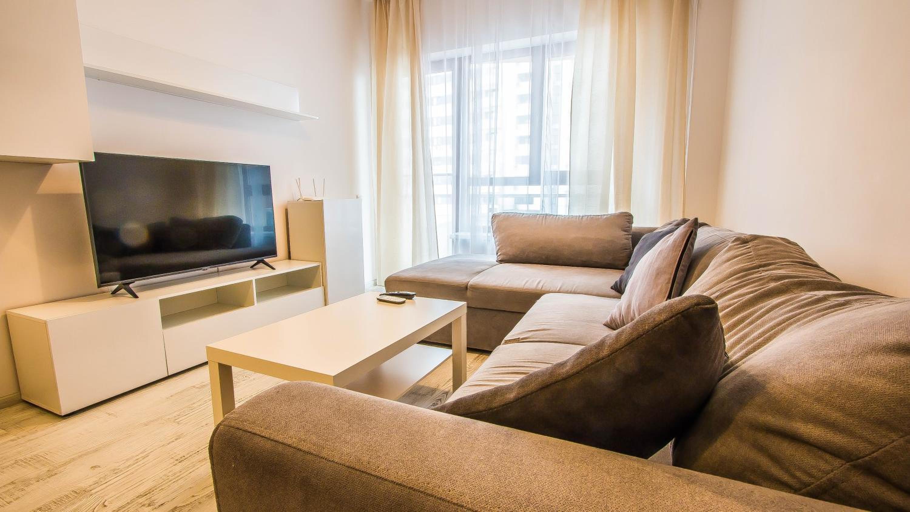 Luxury / Mihai Bravu Apartmens view 4