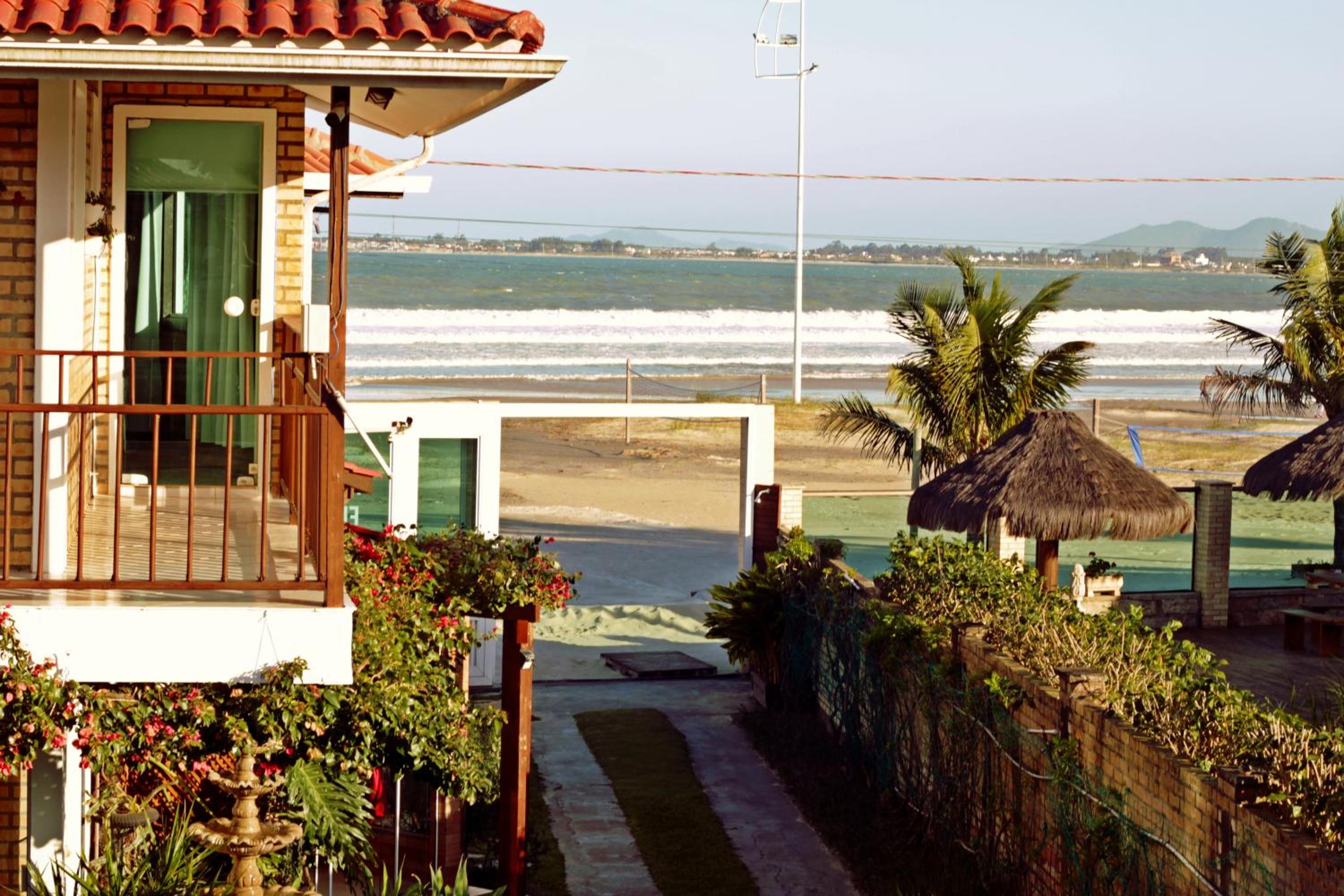 Pousada Recanto Edênico - à beira mar da Praia Ponta do Papagaio, Palhoça SC