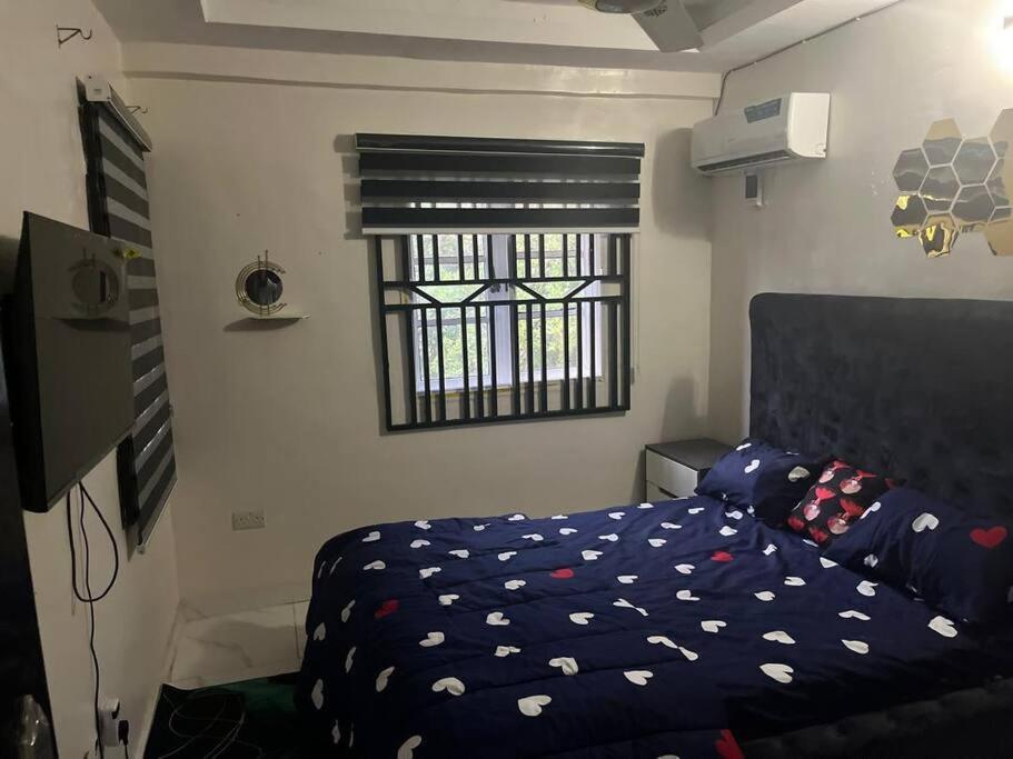 COZY and EXOTIC 3 BED 2 BATH WITH 24HRS LIGHT AND 20 MINS TO AIRPORT