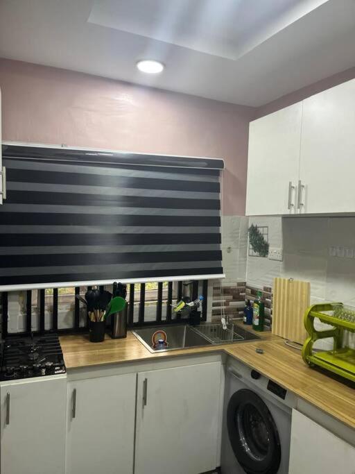 COZY and EXOTIC 3 BED 2 BATH WITH 24HRS LIGHT AND 20 MINS TO AIRPORT, photo 18