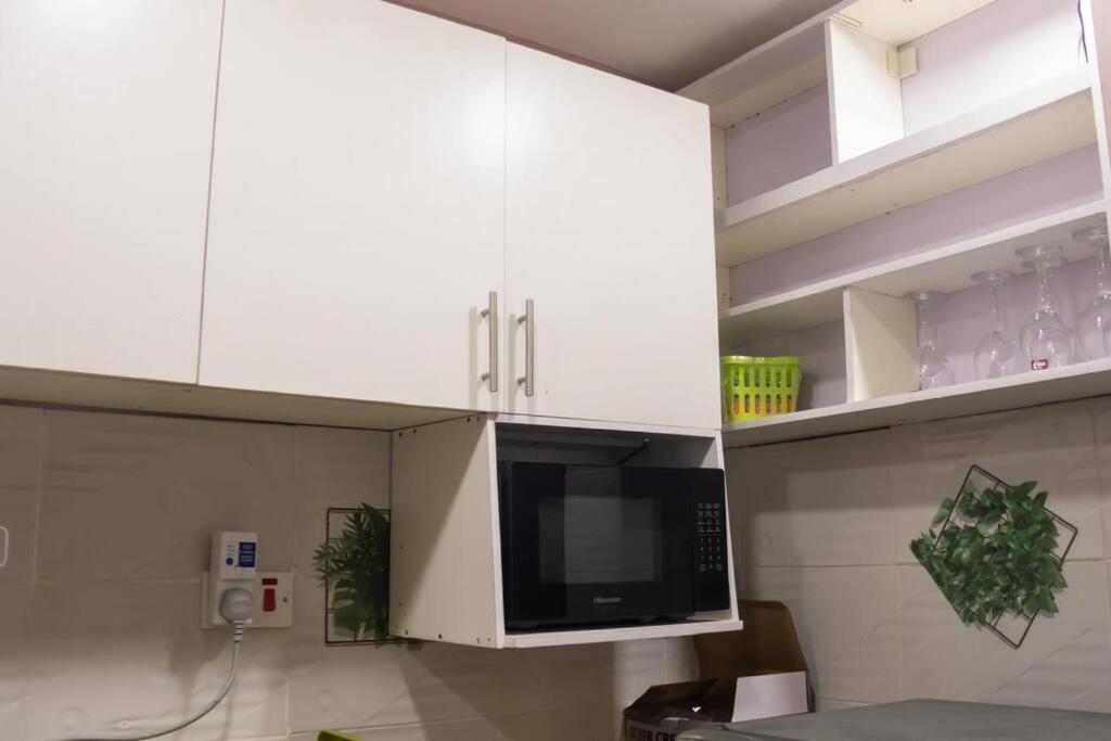 COZY and EXOTIC 3 BED 2 BATH WITH 24HRS LIGHT AND 20 MINS TO AIRPORT, photo 19