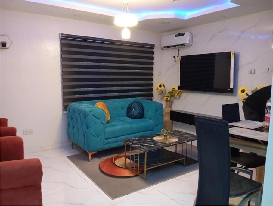 COZY and EXOTIC 3 BED 2 BATH WITH 24HRS LIGHT AND 20 MINS TO AIRPORT, photo 10