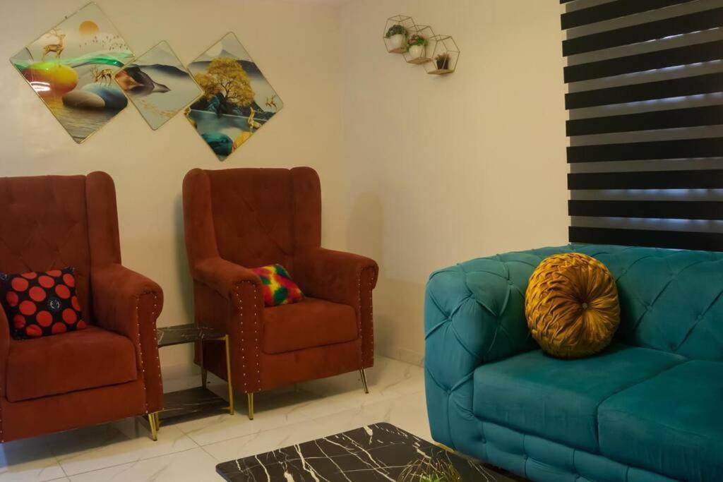 COZY and EXOTIC 3 BED 2 BATH WITH 24HRS LIGHT AND 20 MINS TO AIRPORT, photo 21