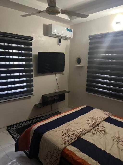 COZY and EXOTIC 3 BED 2 BATH WITH 24HRS LIGHT AND 20 MINS TO AIRPORT, photo 23