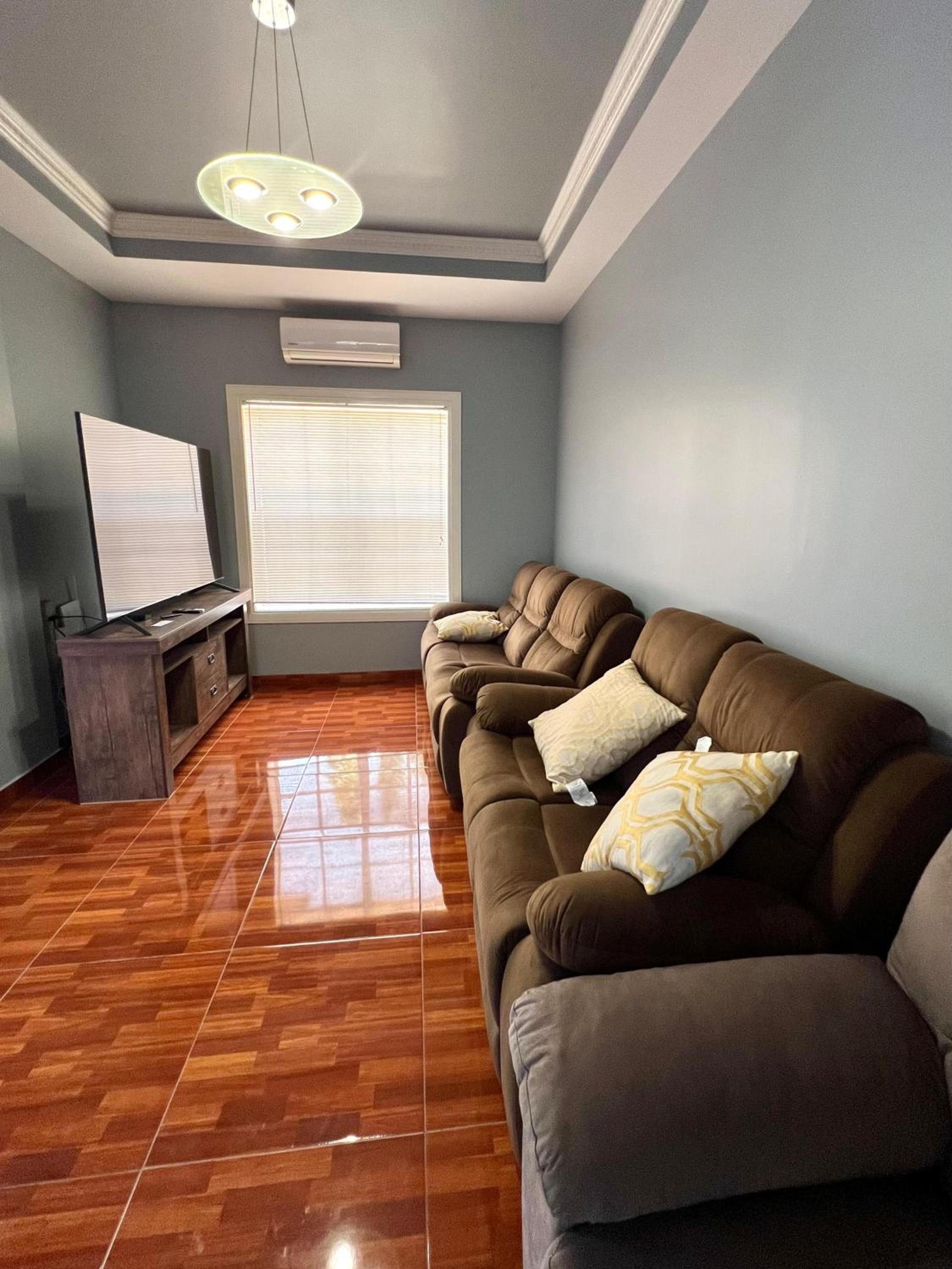 Luxury 4 Bedroom And 3 Bath Riverside Area Home Private Spacious view 2
