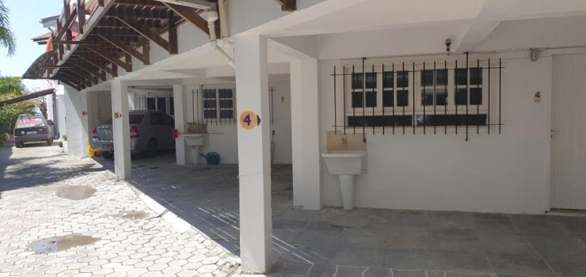 Duplex No 03 de 4 quartos frente ao mar