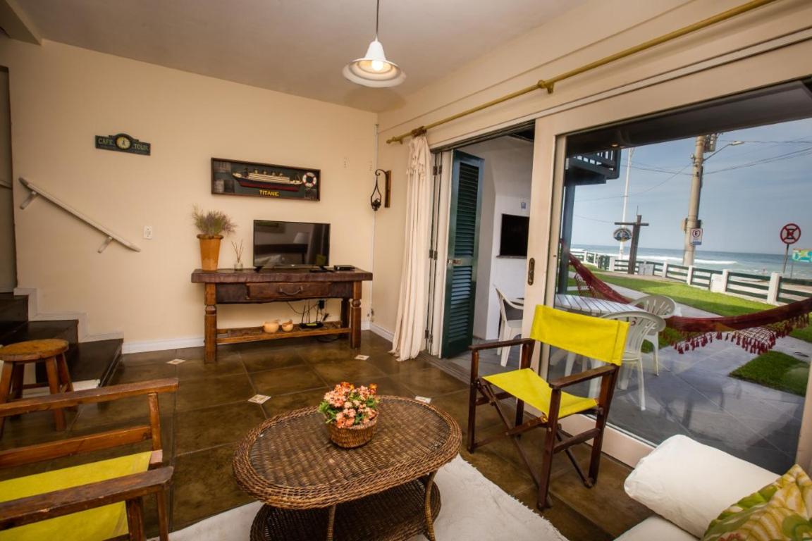 Duplex No 03 de 4 quartos frente ao mar