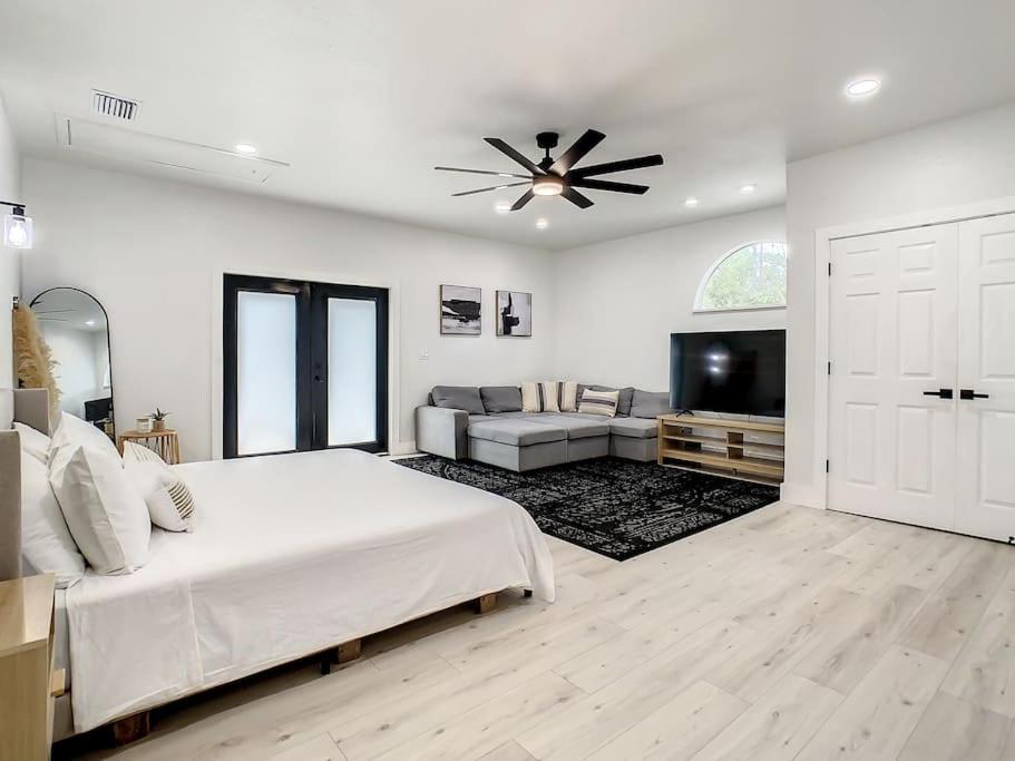Cozy Getaway Home - near Siesta Key Beach view 5