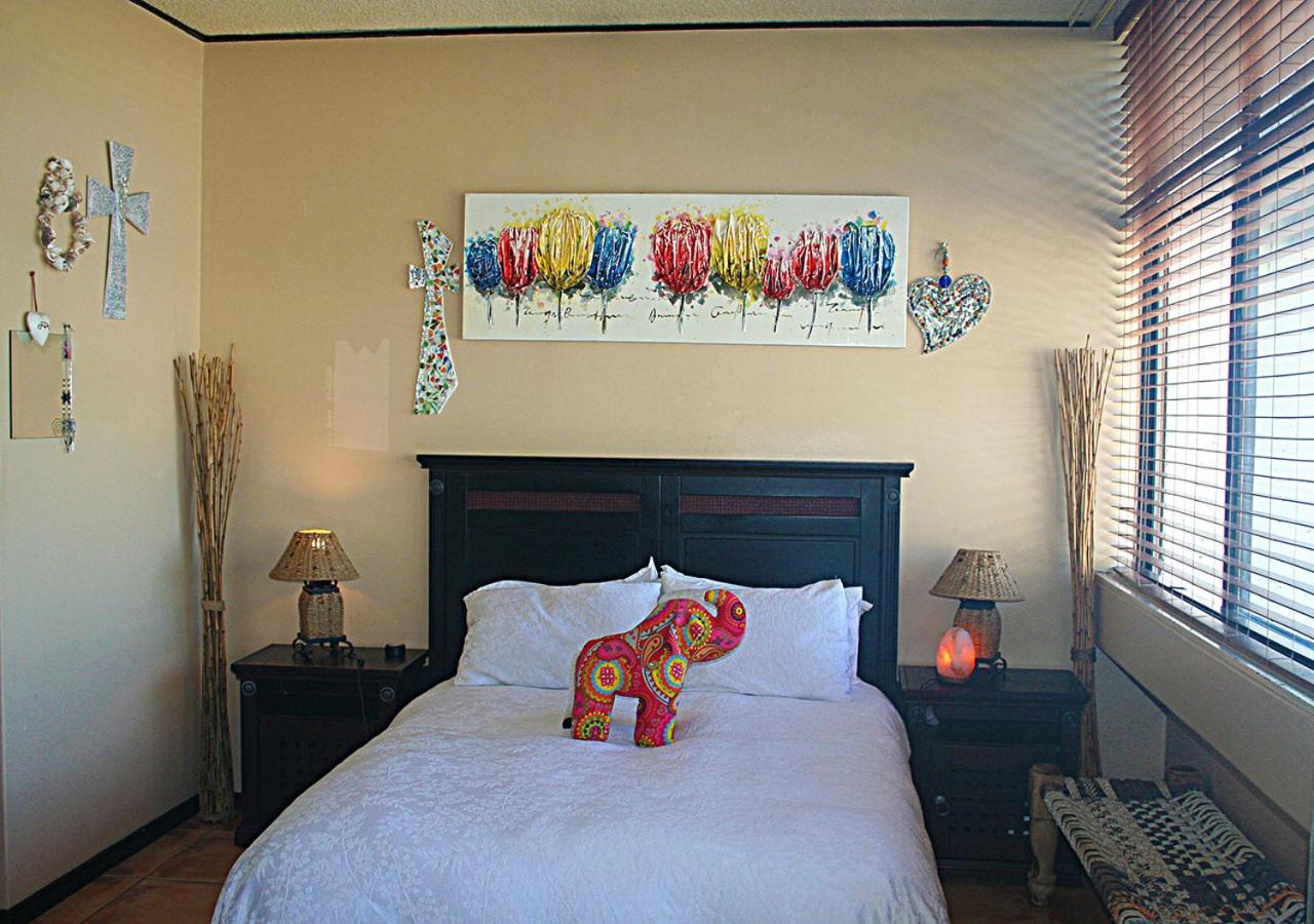 U PRIVATE STUDIO apartment in Gardens Centre