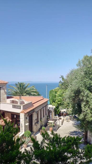 Sea view terrace corner apartment-close to the sea view 2