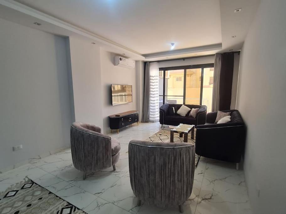 Stunning City Stay in 3 bedroom in Midtown Compound Auc Avenue
