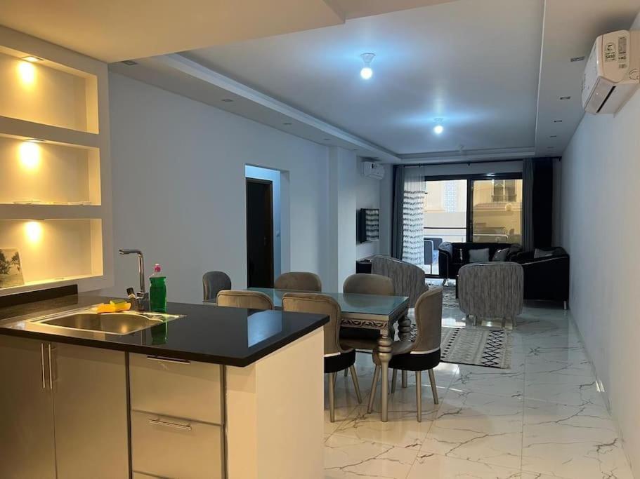 Stunning City Stay in 3 bedroom in Midtown Compound Auc Avenue