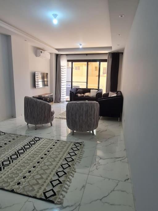 Stunning City Stay in 3 bedroom in Midtown Compound Auc Avenue