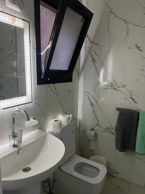 Stunning City Stay in 3 bedroom in Midtown Compound Auc Avenue