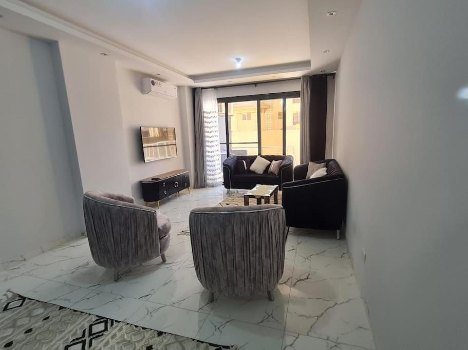 Stunning City Stay in 3 bedroom in Midtown Compound Auc Avenue