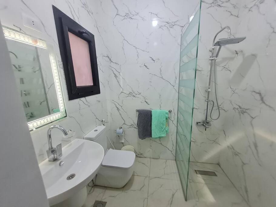 Stunning City Stay in 3 bedroom in Midtown Compound Auc Avenue