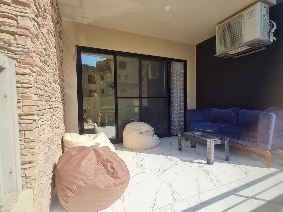Stunning City Stay in 3 bedroom in Midtown Compound Auc Avenue