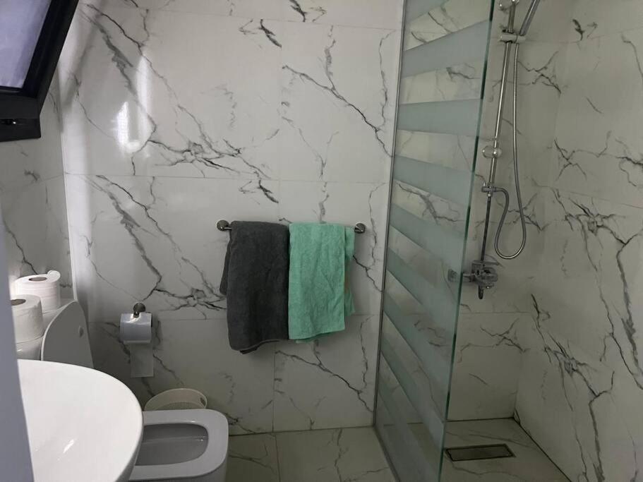 Stunning City Stay in 3 bedroom in Midtown Compound Auc Avenue