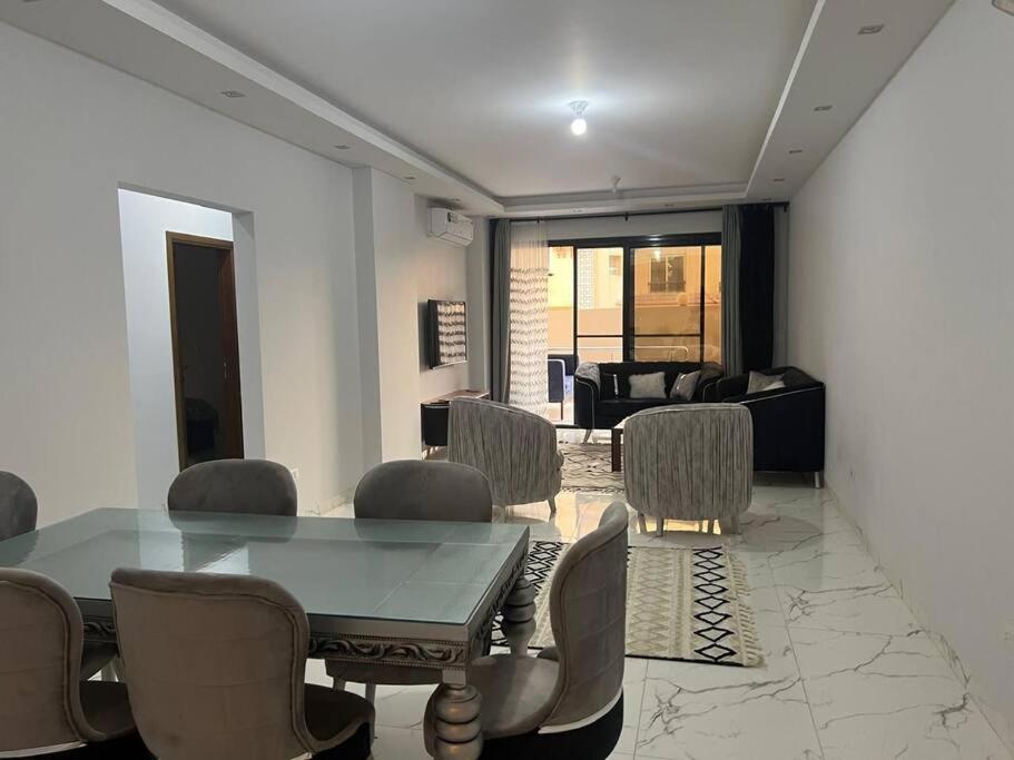 Stunning City Stay in 3 bedroom in Midtown Compound Auc Avenue