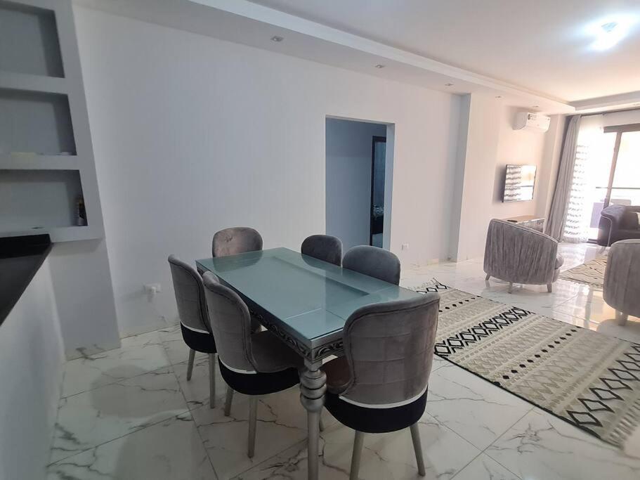 Stunning City Stay in 3 bedroom in Midtown Compound Auc Avenue