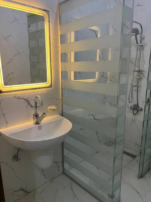 Stunning City Stay in 3 bedroom in Midtown Compound Auc Avenue
