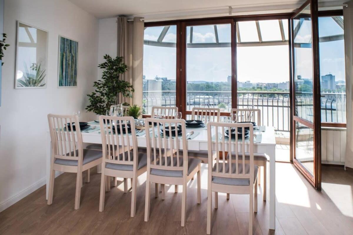 Two-storey riverside panorama apartment