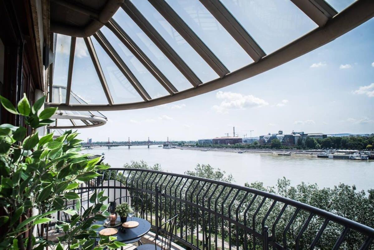 Two-storey riverside panorama apartment