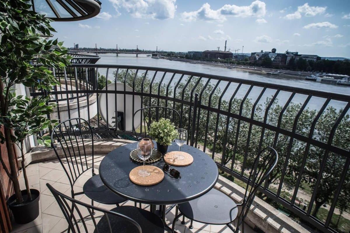 Two-storey riverside panorama apartment