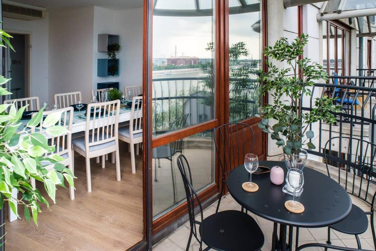 Two-storey riverside panorama apartment