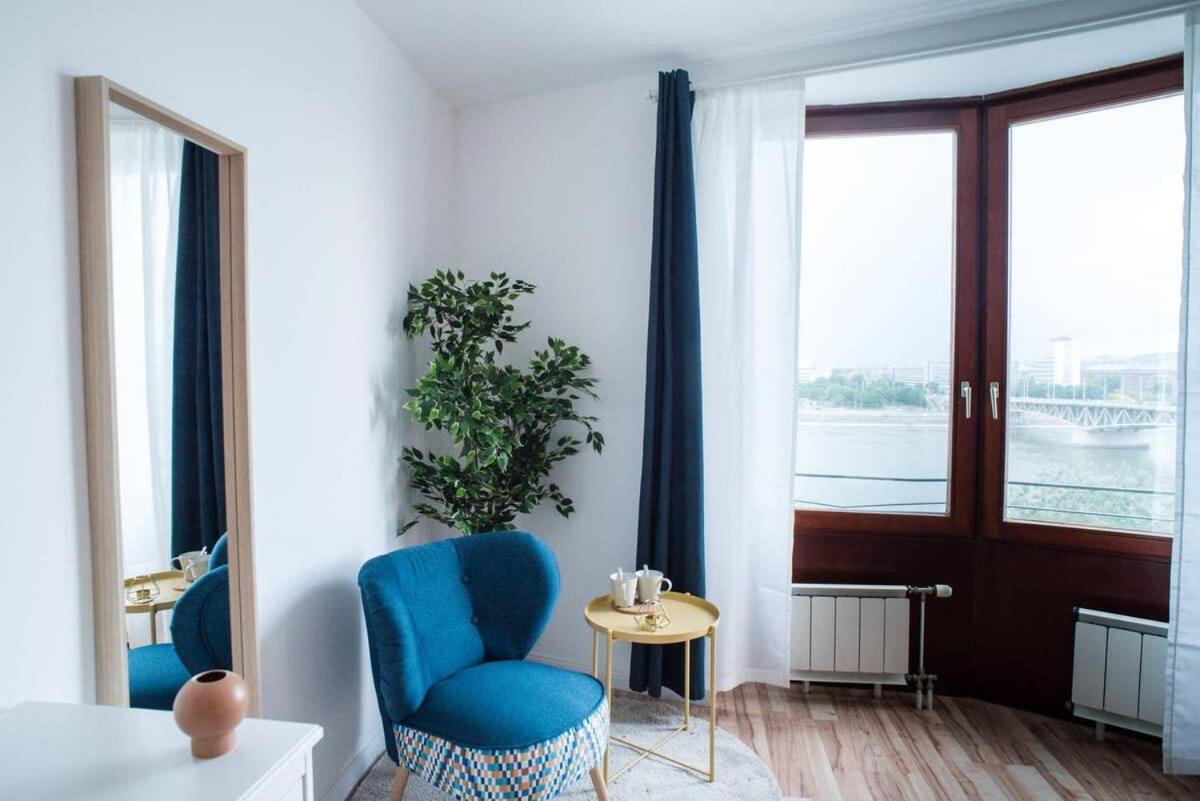 Two-storey riverside panorama apartment
