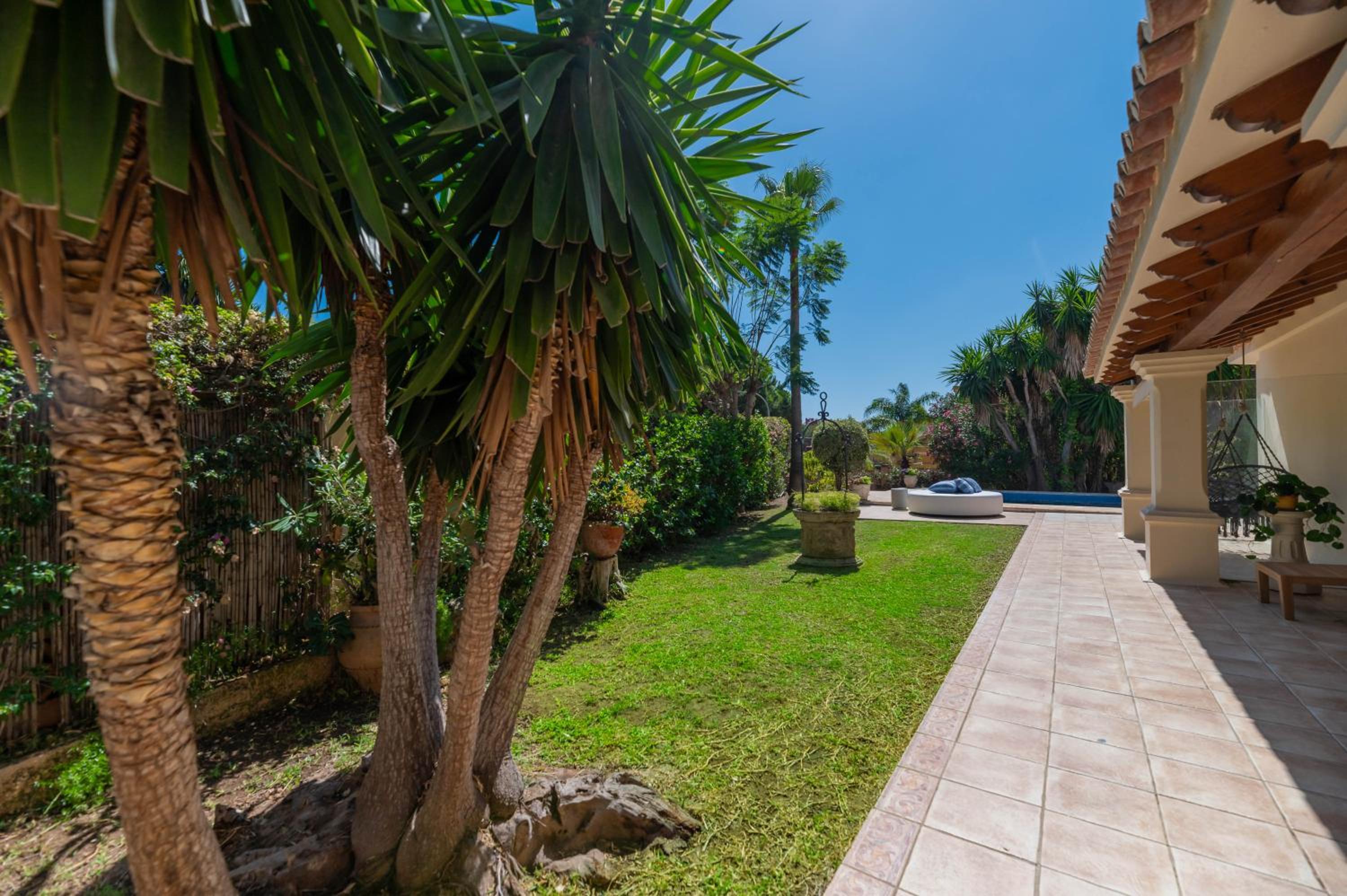 NEW beachside Villa with private pool