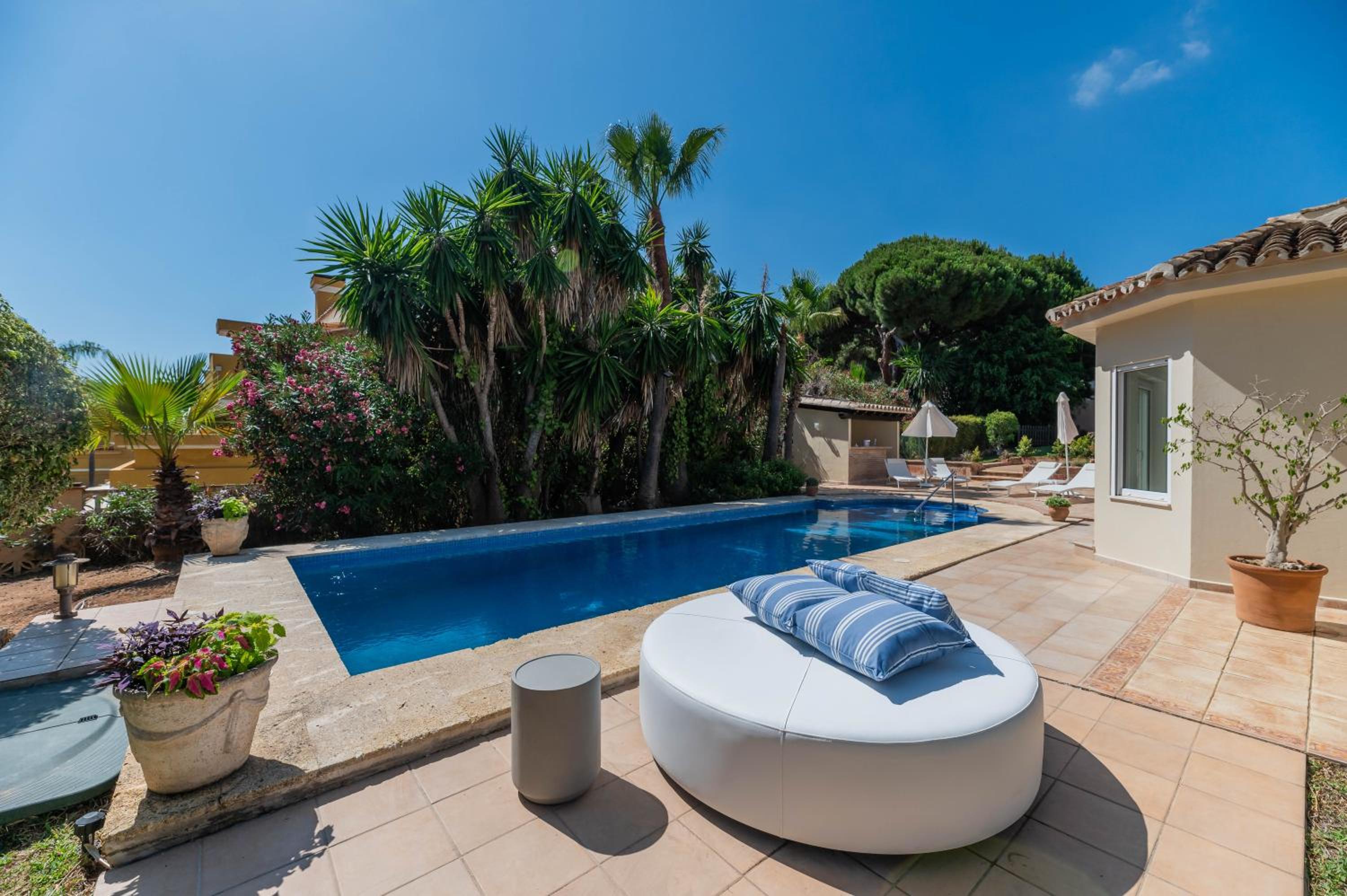 NEW beachside Villa with private pool