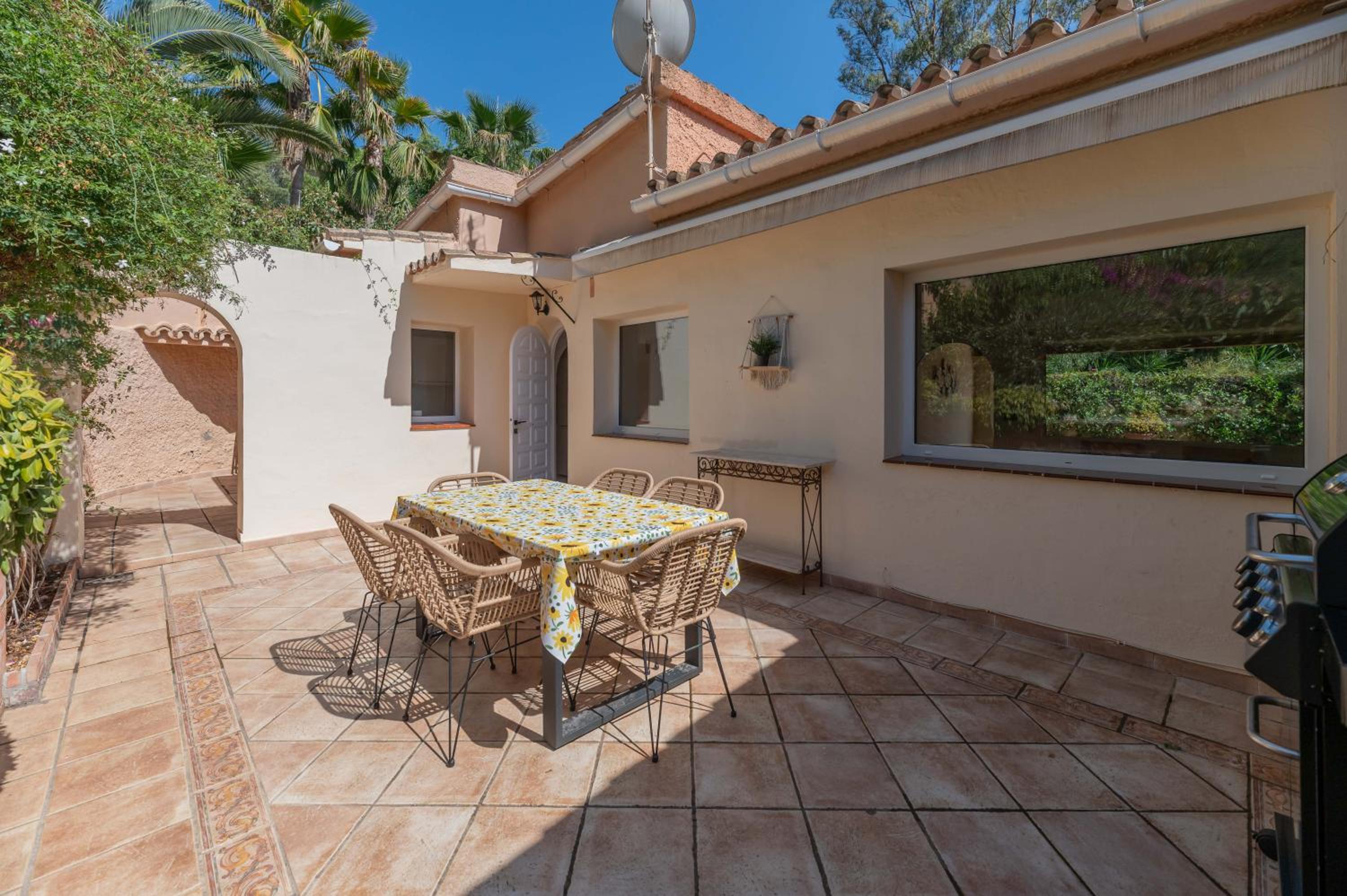 NEW beachside Villa with private pool