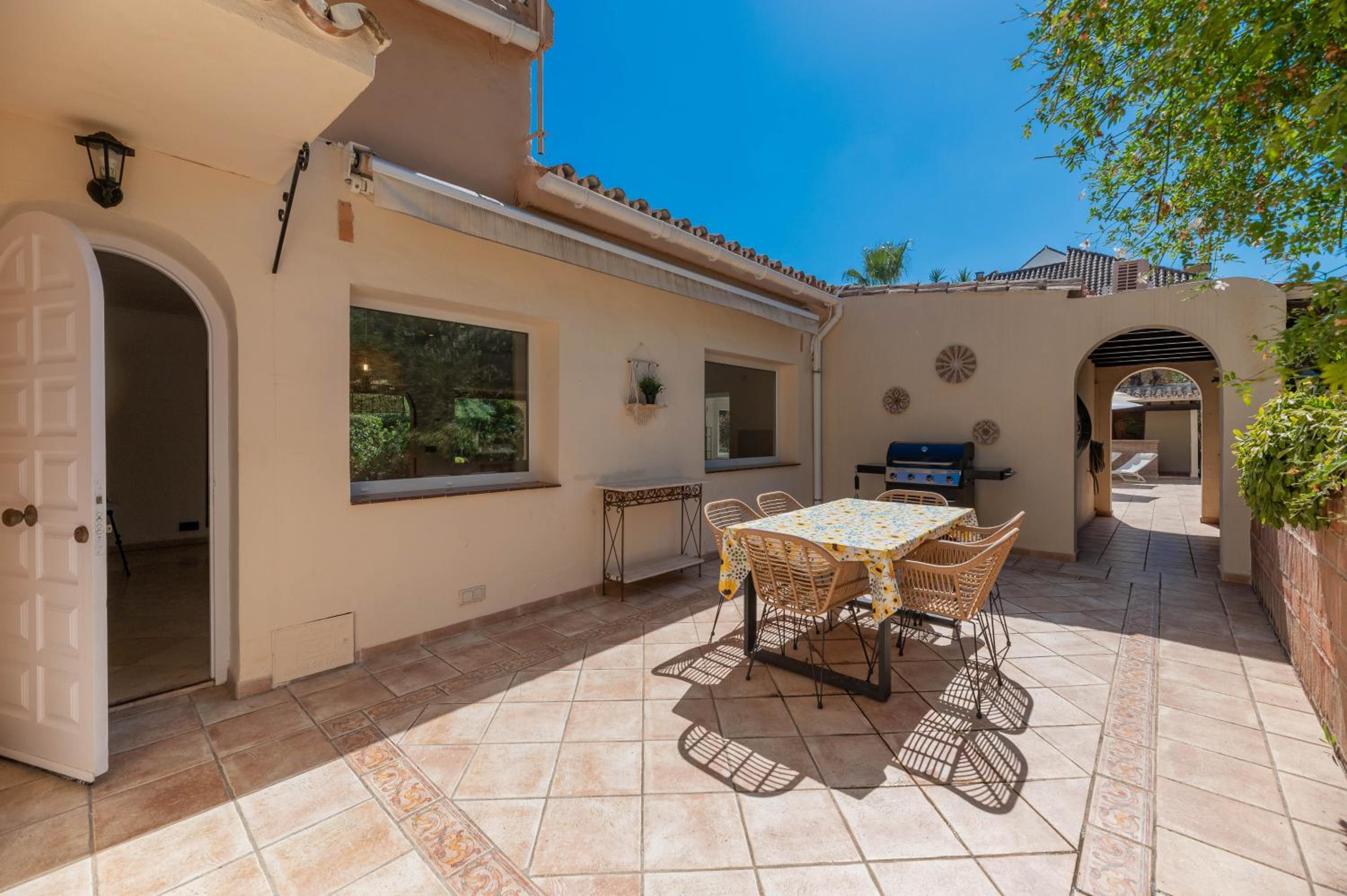 NEW beachside Villa with private pool