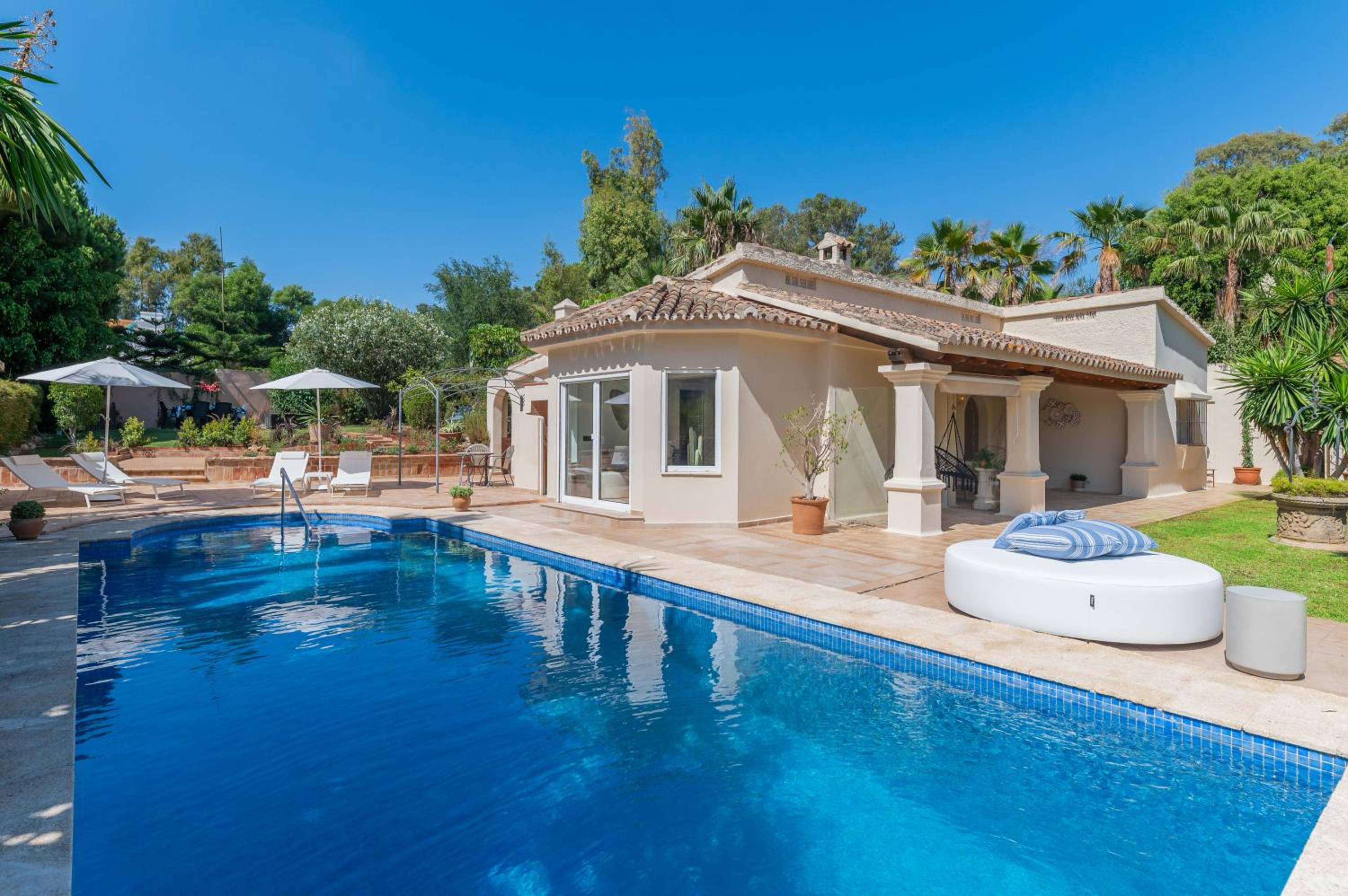 NEW beachside Villa with private pool