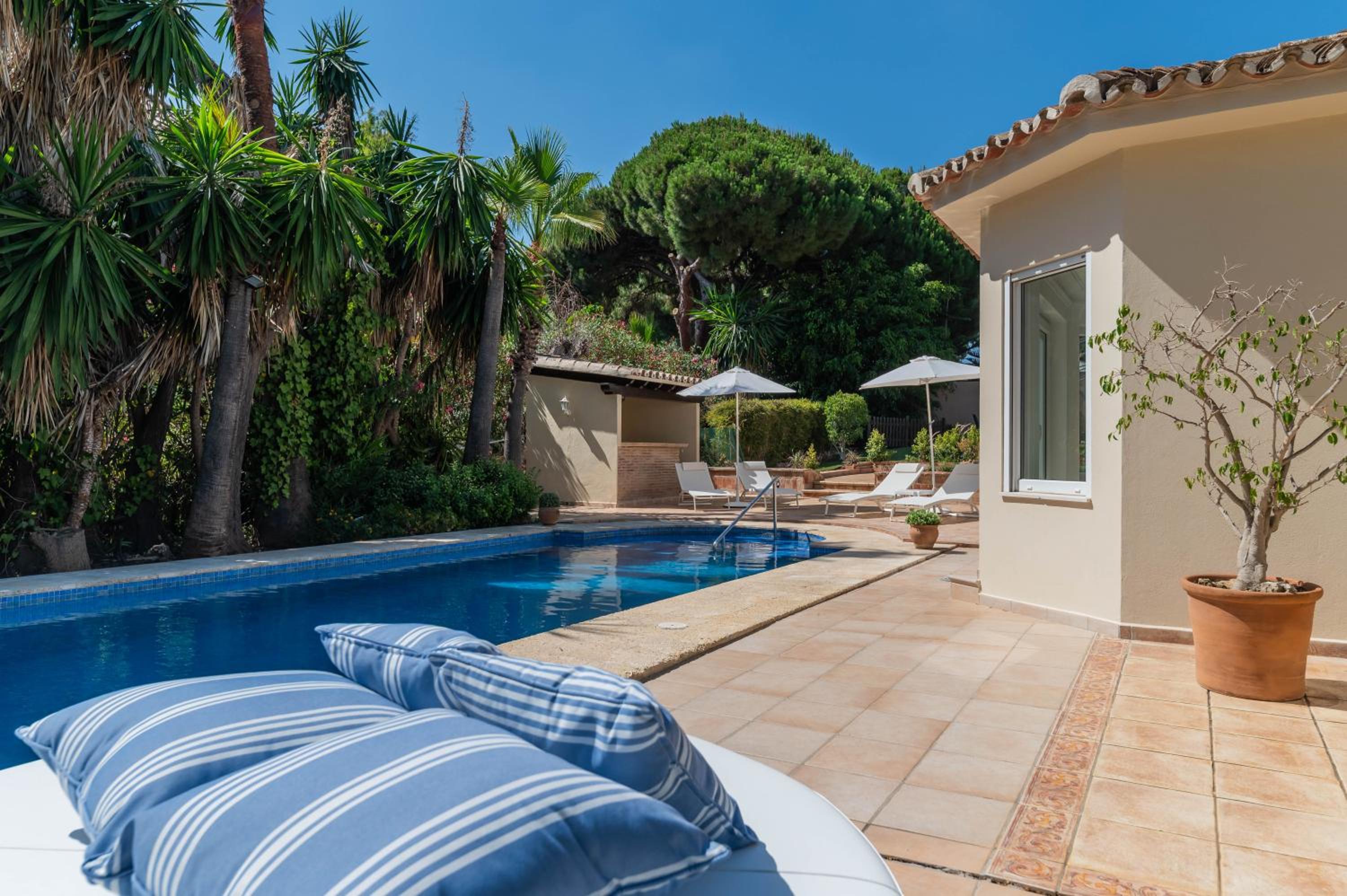 NEW beachside Villa with private pool