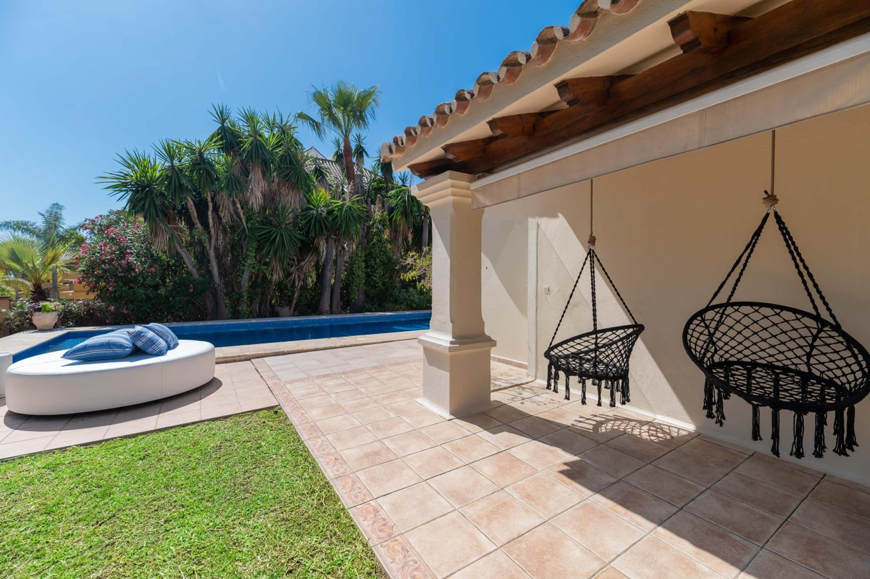 NEW beachside Villa with private pool
