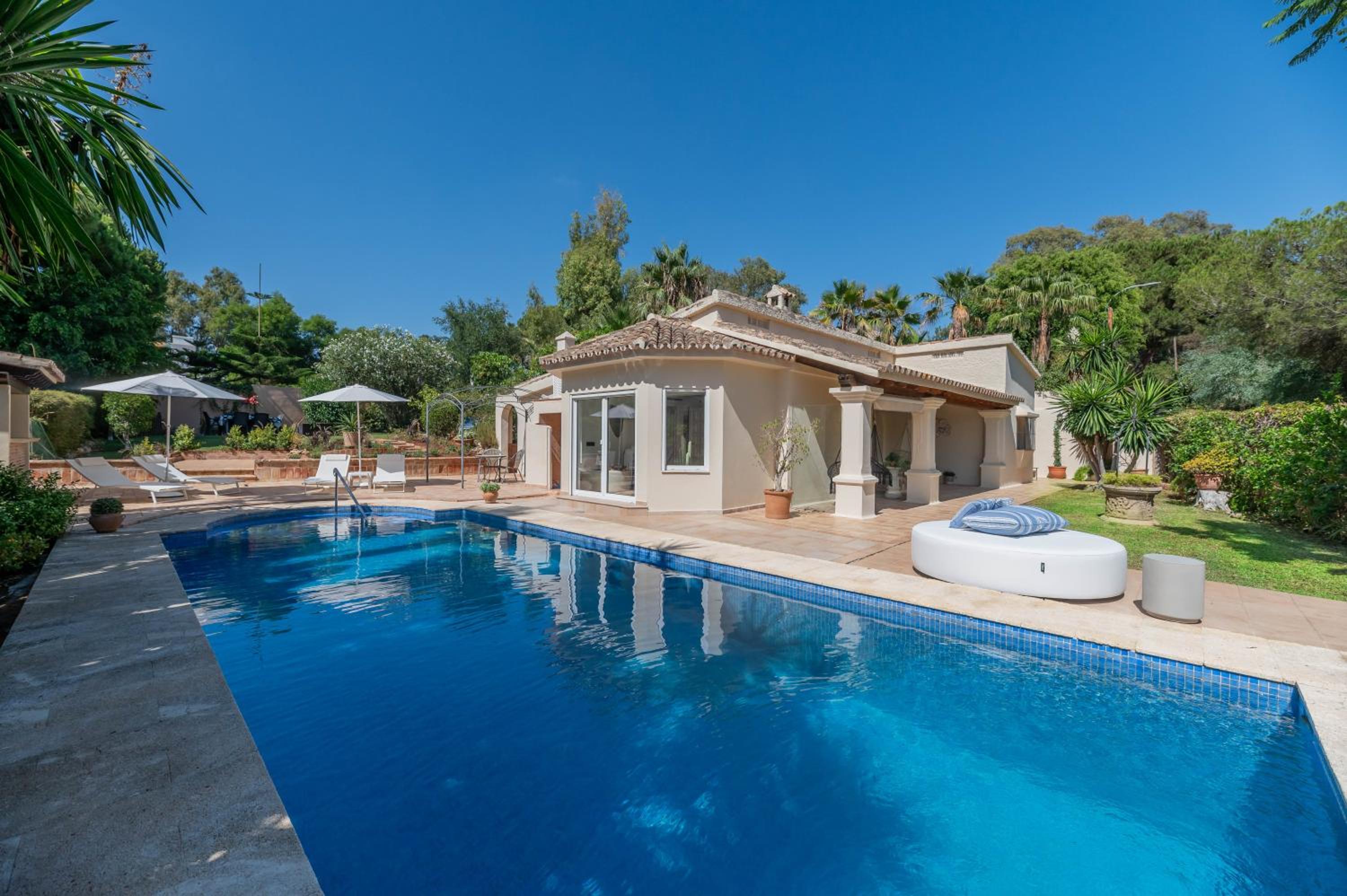 NEW beachside Villa with private pool