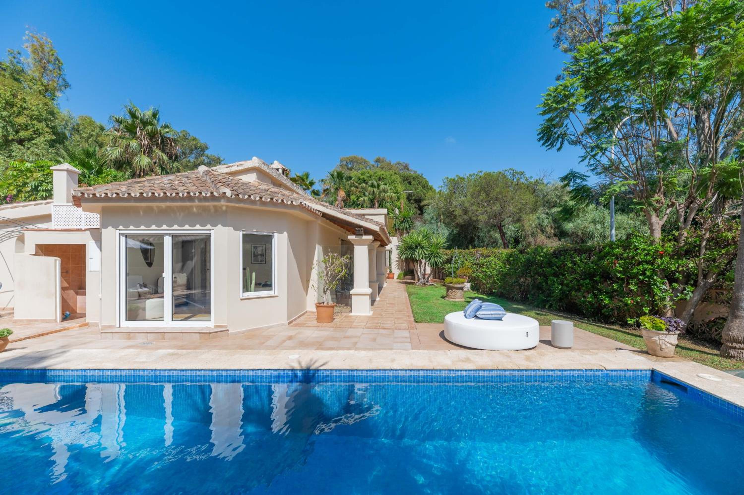 NEW beachside Villa with private pool