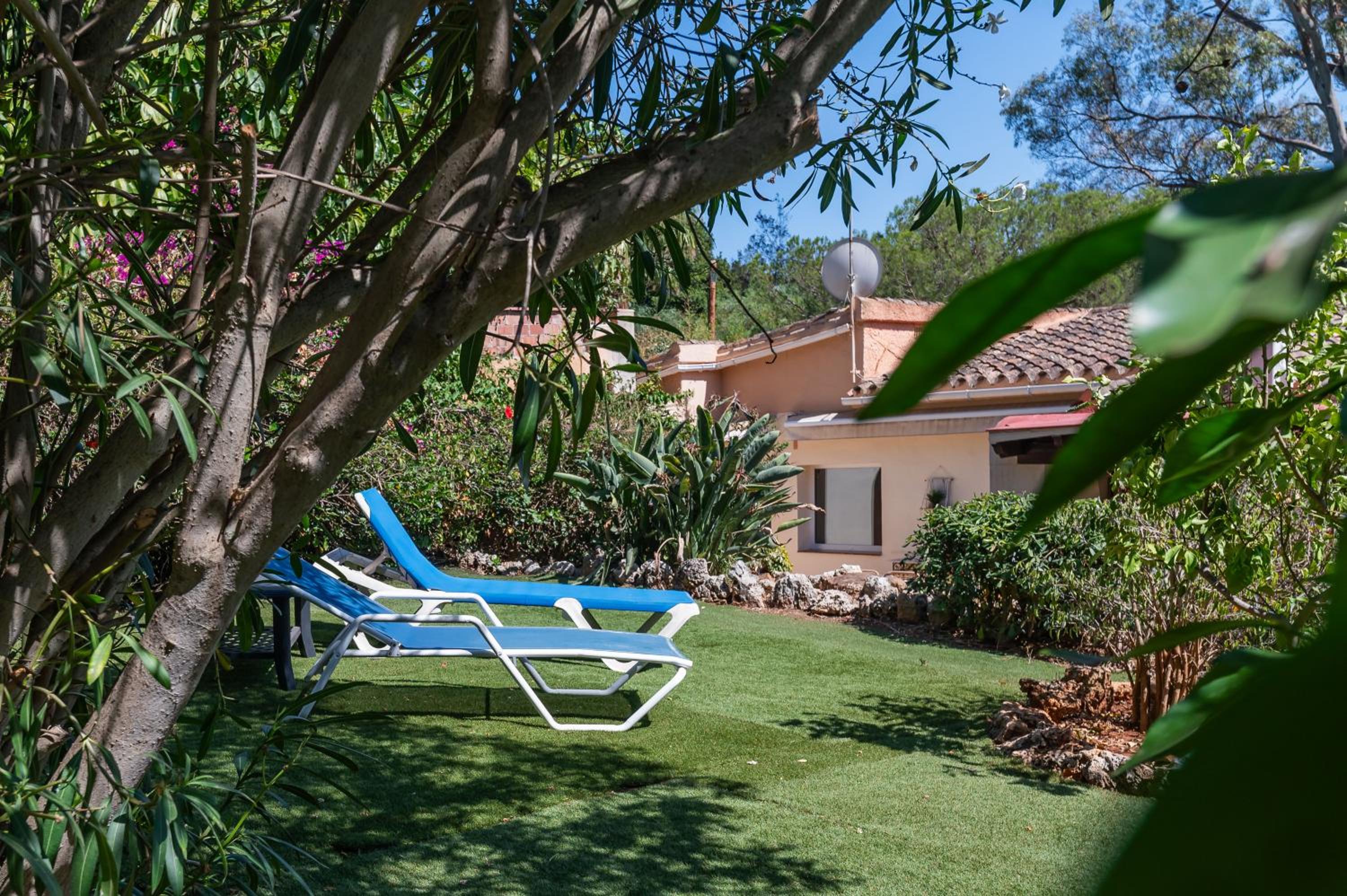 NEW beachside Villa with private pool
