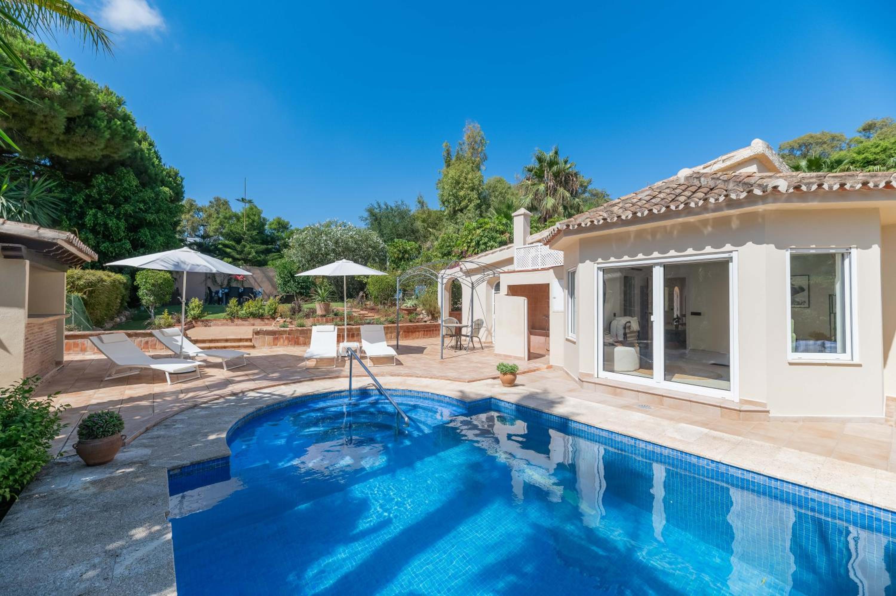 NEW beachside Villa with private pool