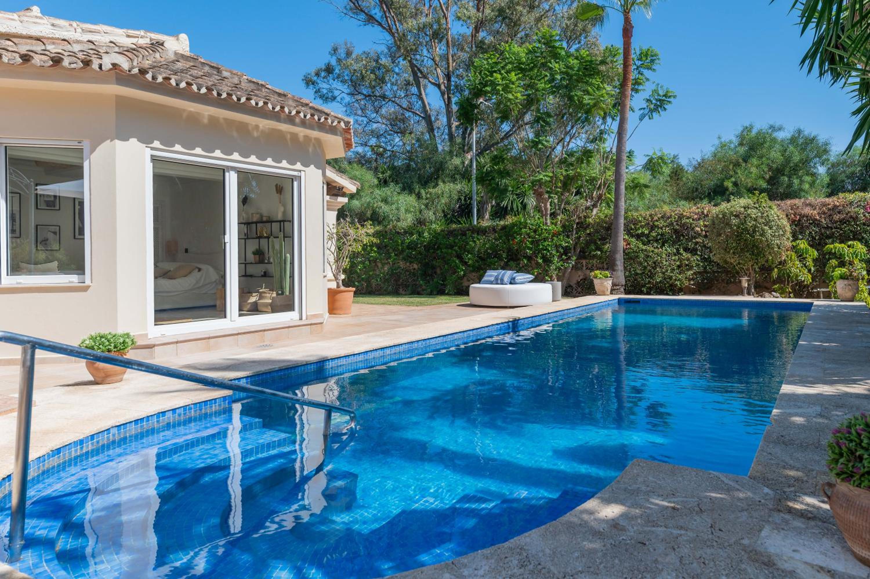 NEW beachside Villa with private pool