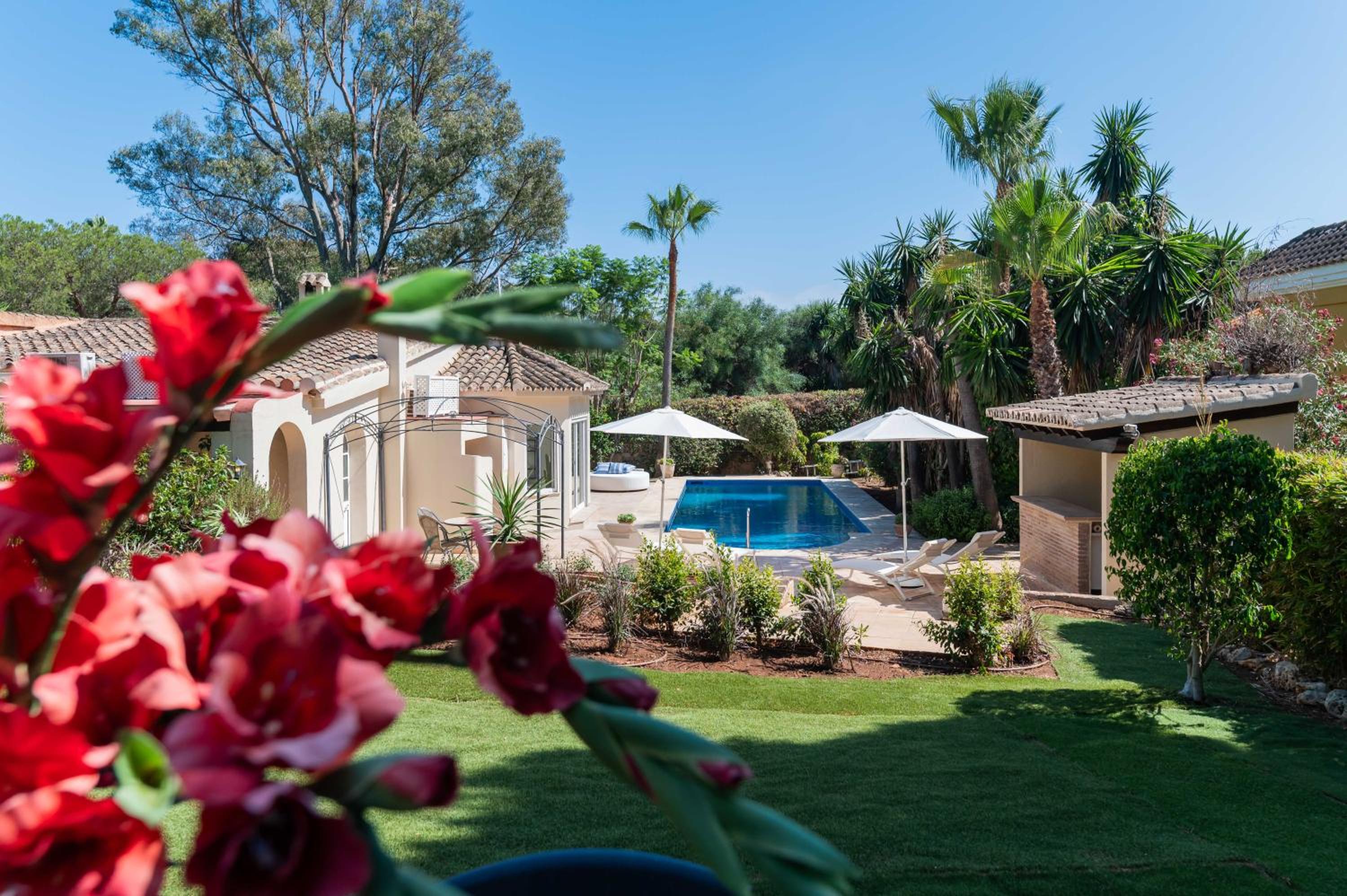 NEW beachside Villa with private pool