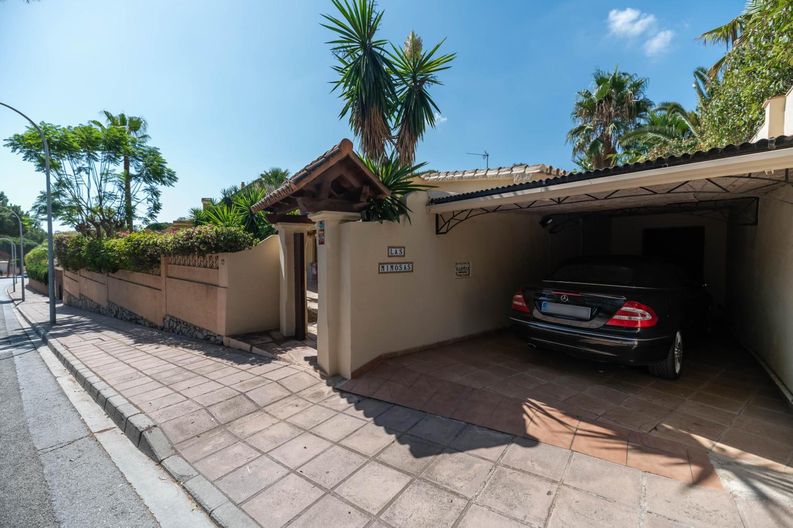NEW beachside Villa with private pool